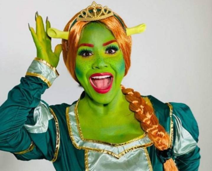 Carolina Sandoval ''la venenosa’’ espectacular con su disfraz de la princesa Fiona de la película ‘Shrek’