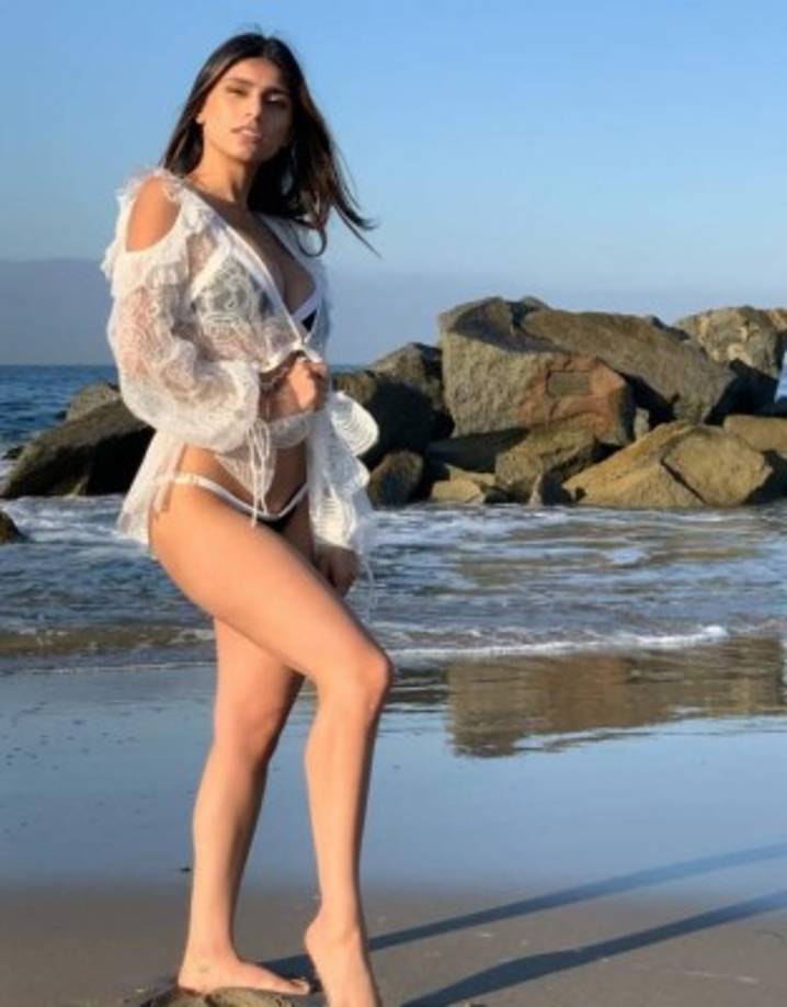 'La preventa del calendario está por terminar! Enlace en mi biografía! Envíos a todo el mundo, y todos se firmarán por tiempo limitado'', escribió al pie de una de las imágenes<br/>