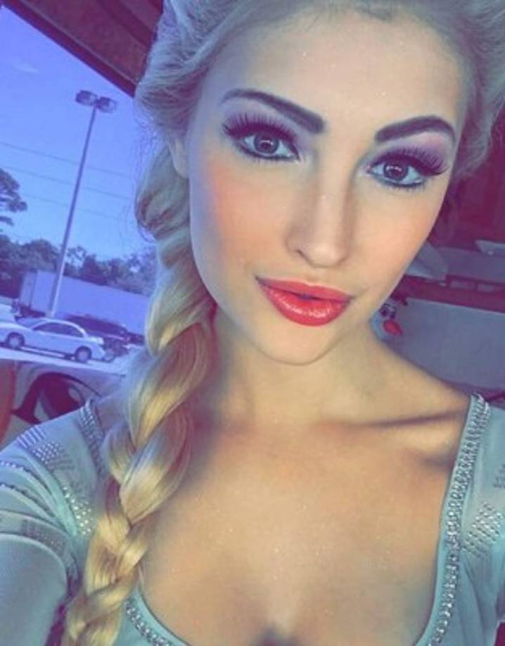 Su parecido con Elsa es indudable.