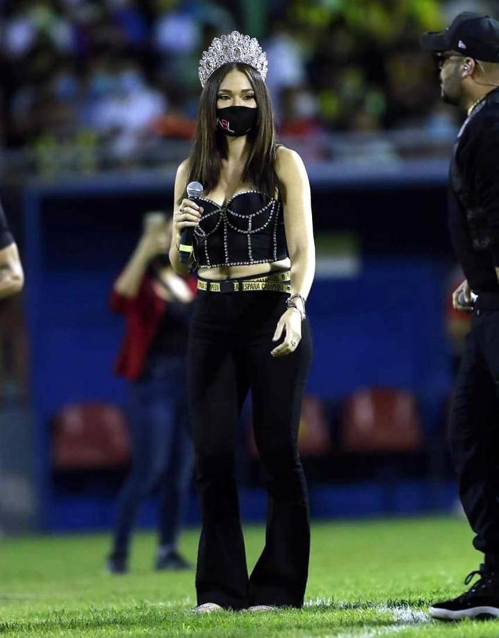 Sirey Morán, ganadora del reality show Nuestra Belleza Latina 2021 de Univision, es gran fanática del Real España y estuvo presente en el show del medio tiempo.