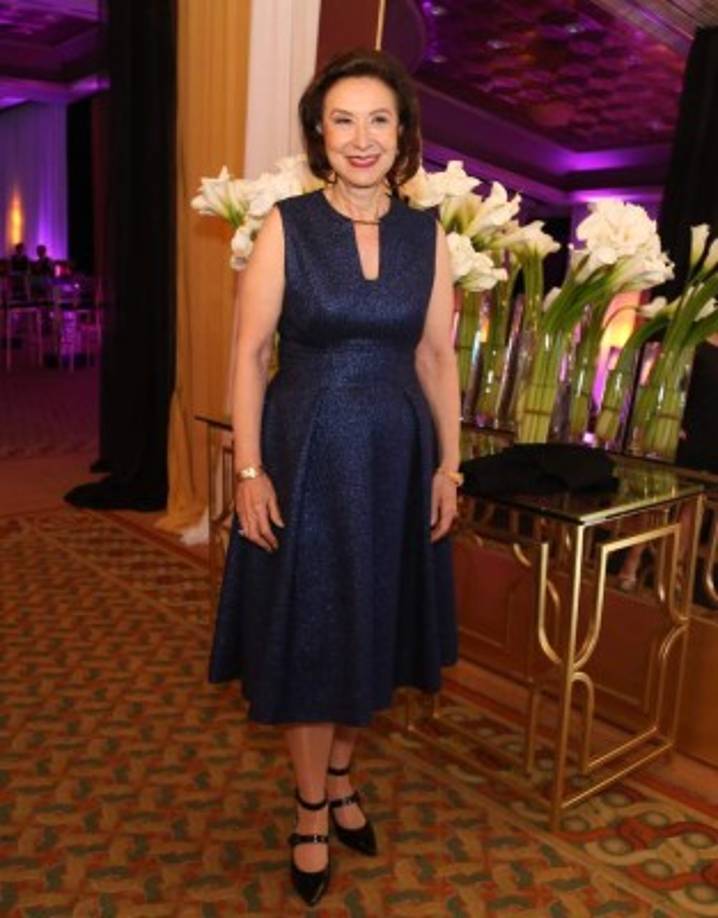 Regia la dama Alice Anhalt de Goldstein.