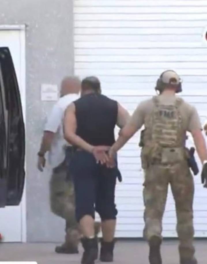 Entre los destinatarios se encuentran a Clinton, el expresidente Barack Obama, el exvicepresidente Joseph Biden, el actor Robert de Niro y el inversor George Soros, entre otros.<br/><br/>