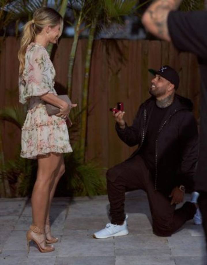 Nicky Jam y Cydney Moreau se comprometieron este 14 de febrero de 2020, meses después de dar a conocer su relación. MIRA MÁS: <a href='https://www.laprensa.hn/fotogalerias/farandula/1356873-411/nicky-jam-cydney-moreau-fotos-del-compromiso-san-valentin' style='color:red;text-decoration:underline' target='_blank'>Fotos del compromiso de Nicky Jam y Cydney Moreau</a>