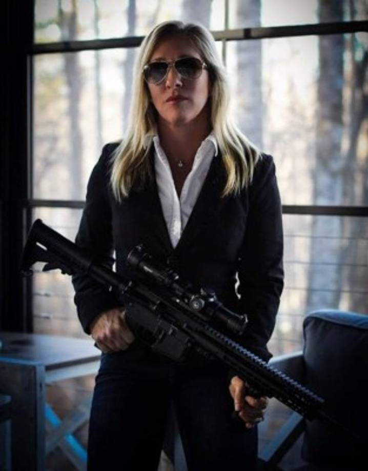 Pelosi afirmó que teme por la seguridad de los congresistas luego de que Greene llevara su arma al edificio. 'Tenemos miembros del Congreso que quieren llevar armas al pleno y han amenazado con violencia contra otros miembros del Congreso', afirmó.