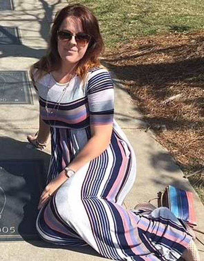 Colegas del<b> </b>dentista, descubrieron que también había ordenado cianuro de potasio a su consultorio alegando que lo requería para procedimientos dentales, dos días antes de que su esposa fuera admitida en el hospital.