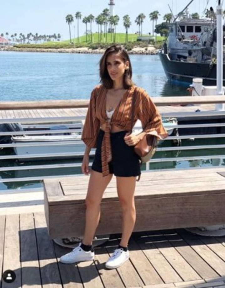 En el 2002 debuta como actriz en TV Azteca, en la telenovela Súbete a mi moto, donde comparte créditos con Vanessa Acosta, Mark Tacher, Michel Brown, Jorge Luis Pila y Bárbara Mori.