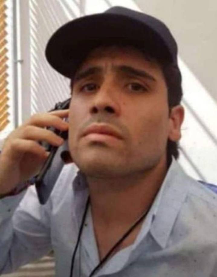 Nuevos detalles sobre el fallido operativo que desató una batalla campal en Culiacán indican que un equipo de la Guardia Nacional interceptó las comunicaciones de la novia del hijo del Chapo y lograron dar con su ubicación, según Univision.