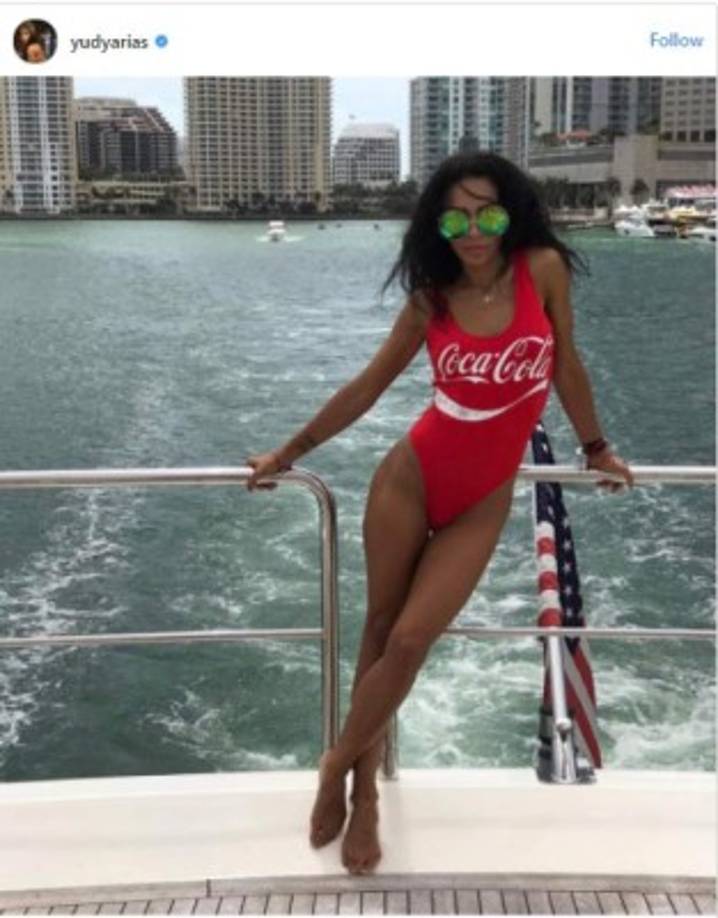 Yudy también se considera una carismática conductora de televisión y modelo de reconocidas marcas.