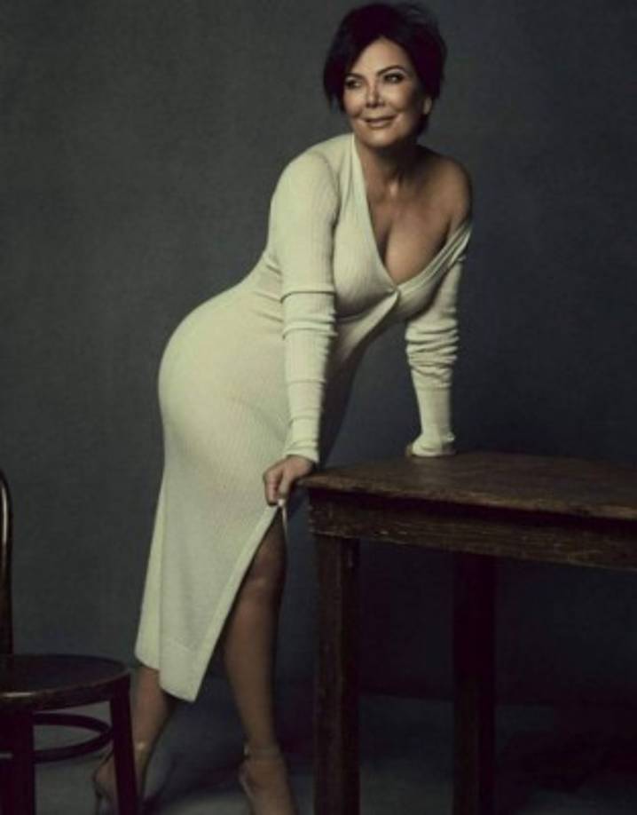 Junto a sus hijas Kris Jenner construyó un imperio alrededor de la moda y el 'lifestyle'. Además, cuentan con 700 millones de seguidores y cinco rentables apps, sumado a los millones ganados en patrocinios y otros productos lanzados al mercado.<br/><br/>En la sesión de fotos la madre posó aún más sexi que sus hijas.