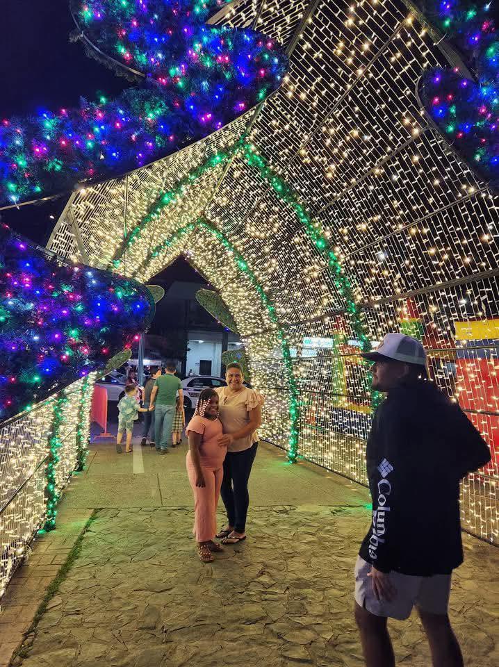 La Ceiba se viste de magia con la inauguración de la Villa Navideña