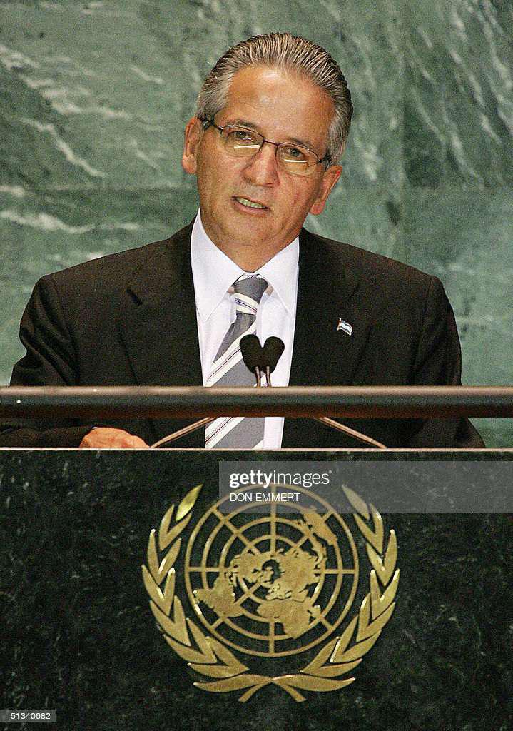 Más de 80 presidentes en dos siglos de república