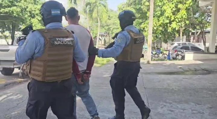 Capturan a “Yoker”, presunto extorsionador de la Pandilla 18 en el barrio Cabañas