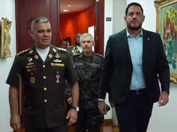 El ministro de Defensa de Honduras y el jefe del Estado Mayor Conjunto de las Fuerzas Armadas se reunieron la semana pasada con líder militar venezolano, Vladimir Padrino López.