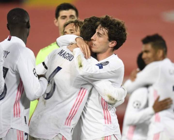 El equipo blanco hizo buena su renta de la ida en que se impuso 3-1 al equipo inglés en Madrid, para pasar a la siguiente fase donde le espera el Chelsea, que eliminó el martes al Oporto.<br/><br/>