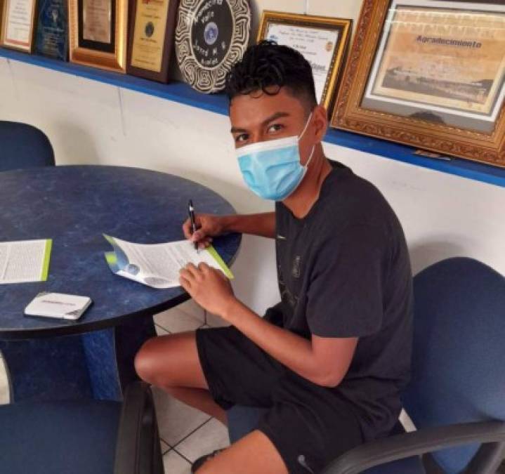 Ángel Dariel Murillo Isaula: El mediocampista hondureño firmó su primer contrato profesional, y lo hizo por dos temporadas con el Motagua Reservas.