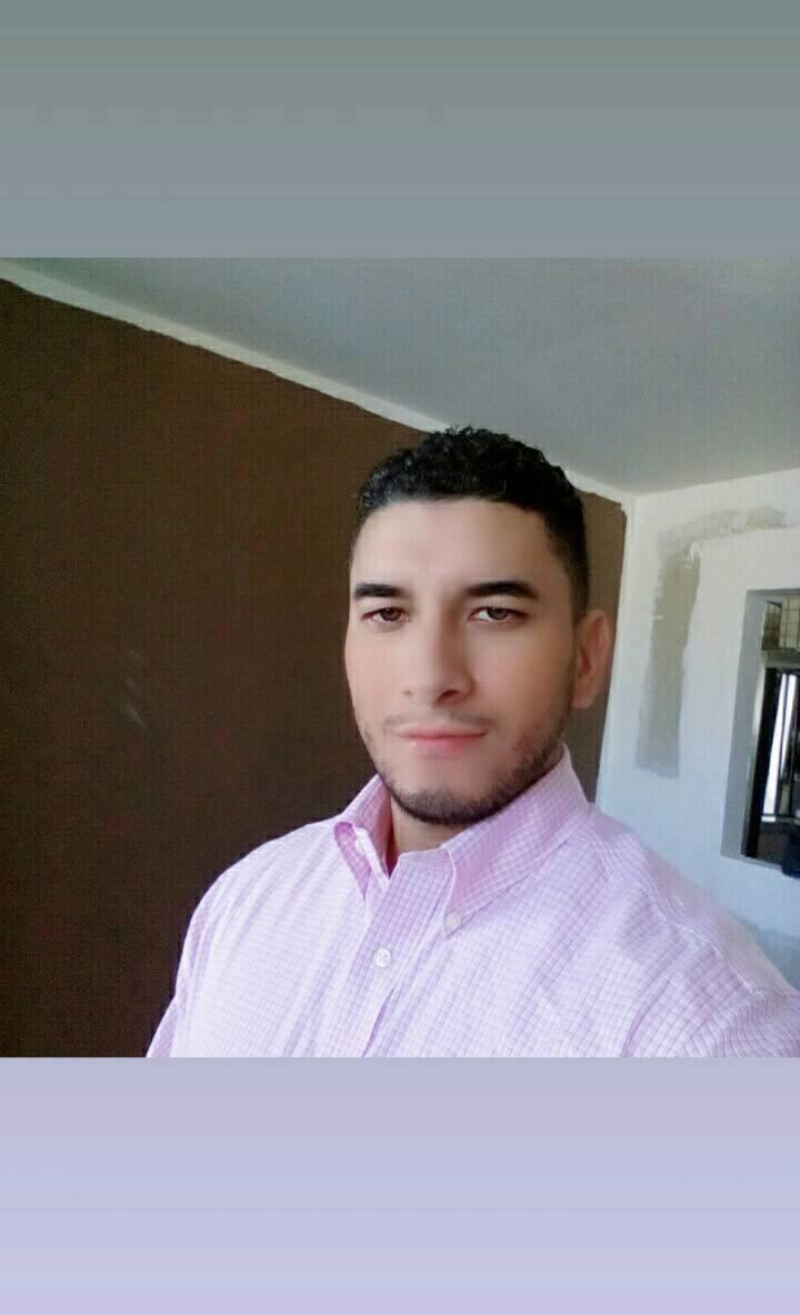 Ángel andaba estrenando moto cuando chocó contra taxi y murió en el barrio Cabañas