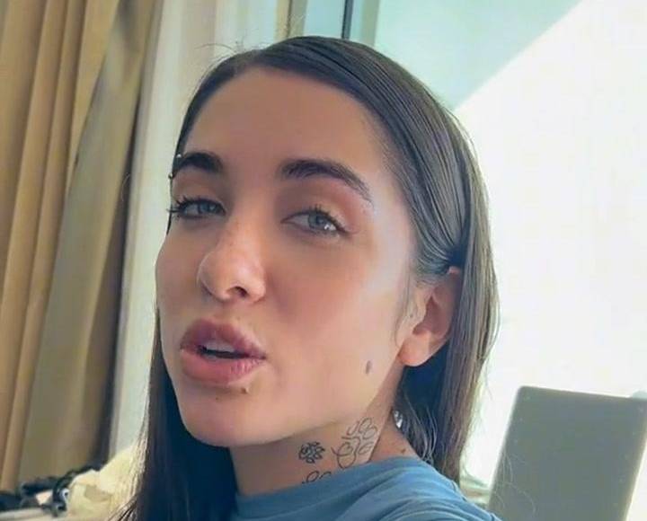 Una de las cosas que ha generado expectativa es que, en las últimas horas, “la nena de Argentina” publicó un video en el que se ve que están tatuando su brazo izquierdo, mientras dice: “Lo que les prometí, <b>me estoy tatuando la fecha de mi próximo lanzamiento</b>”. En el clip se logra apreciar que su nuevo tatuaje es la fecha 29/02, mientras de fondo se puede ver y escuchar un adelanto donde se desta la participación de <b>Ivy Queen</b> como invitada especial.