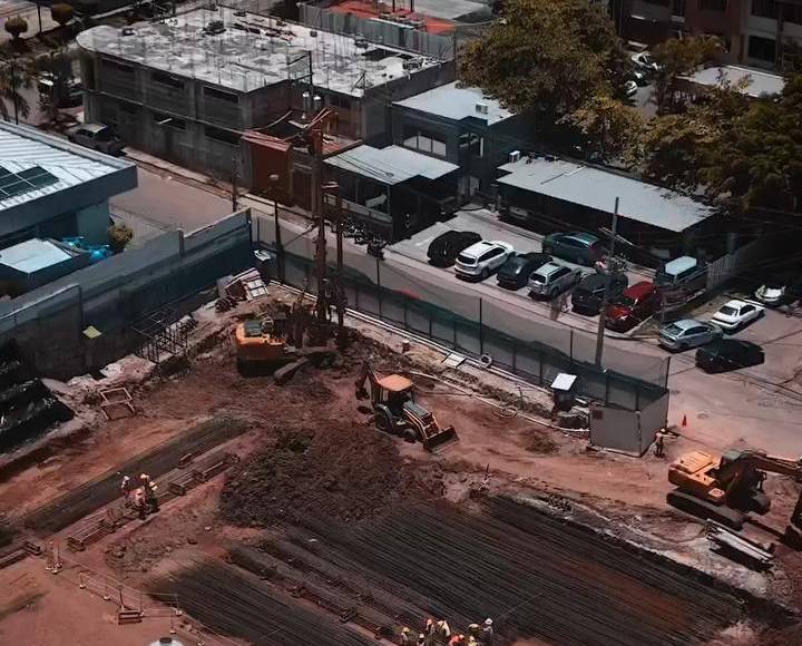 “Con eso se permite tener mejores servicios públicos, desde calles hasta alumbrado, pero como quedan todo en un mismo lugar la inversión es menor en promedio, es más eficiente y se generan mejores servicios”, señaló.