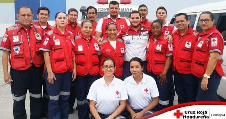 ¿Quién es la mujer que atendió el parto de la bebé que nació dentro de un carro en San Pedro Sula?