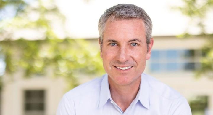 Escándalo corporativo: CEO y jefa de recursos humanos pillados en concierto de Coldplay