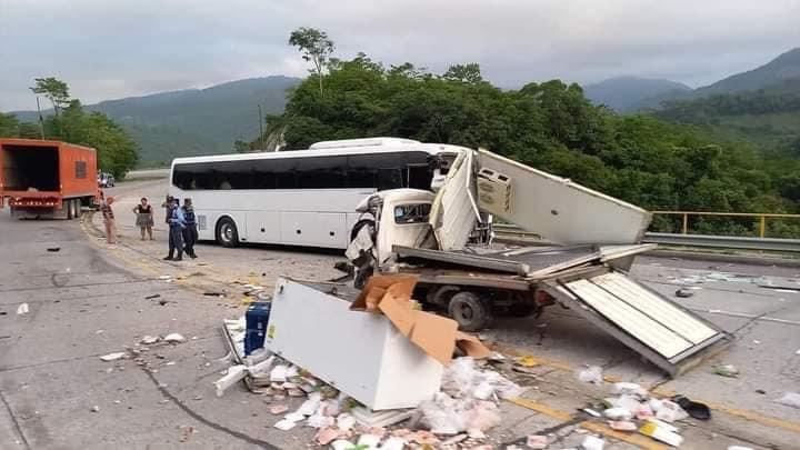 Repartidor de mariscos muere en accidente vial en Taulabé