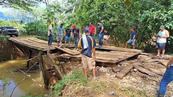 Urgen de un puente en el valle de Sico