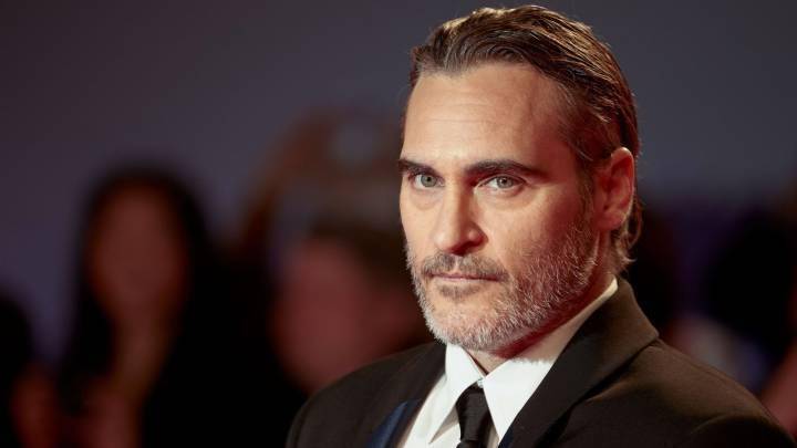 No obstante, unas semanas más tarde, más de 100 celebridades del mundo del cine -entre las que se incluye el propio Joaquin Phoenix- mostraron su apoyo al director en una misiva, en la que afirmaron sentirse alarmados al ver a algunos de sus colegas de industria “caracterizar erróneamente y denunciar” los comentarios de Glazer.