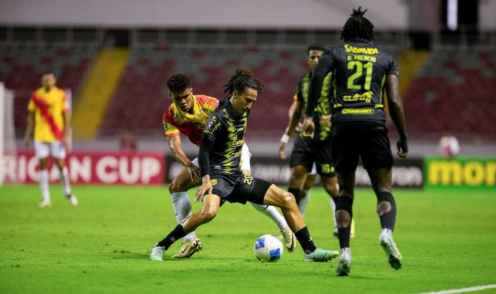 El baile de Olimpia a Estelí, festejos en el Nacional y el oso del Real España
