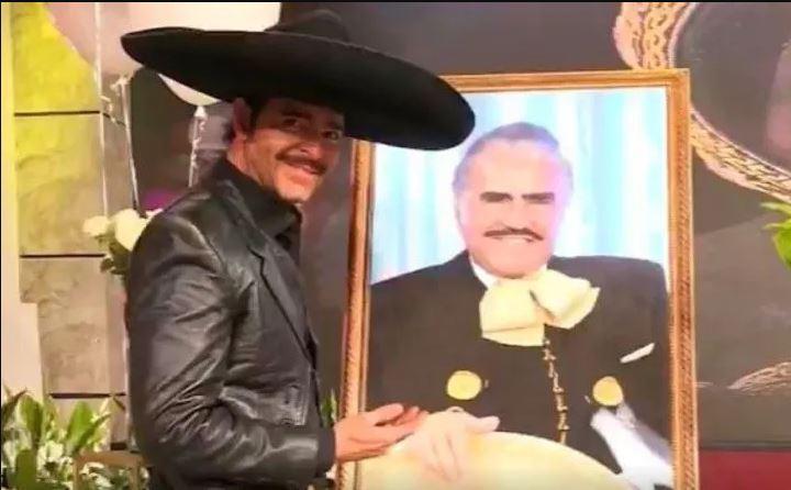 El cantante mexicano Pablo Montero interpreta a Vicente Fernández.