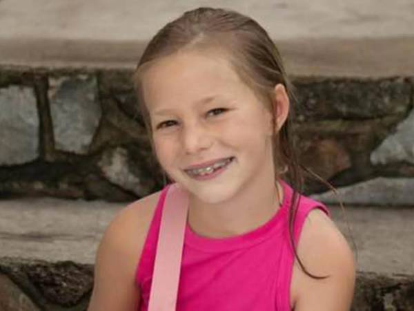 Las autoridades de Texas confirmaron este domingo que las víctimas mortales por las inundaciones ascienden a 62, con el condado de Kerr como el más afectado. El sheriff Larry Leitha Jr. informó que 43 cuerpos han sido recuperados allí, incluidos 28 adultos y 15 niños, tras la crecida del río Guadalupe.