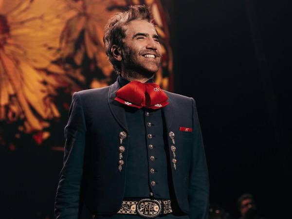 Alejandro Fernández recibirá el Premio Lo Nuestro a la Excelencia.