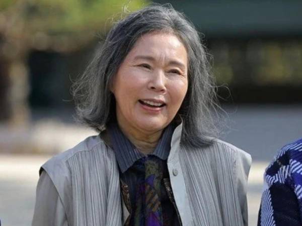 La actriz surcoreana <b>Lee Joo-shil</b>, reconocida por su participación en la serie El juego del calamar, falleció este domingo a los 81 años debido a un <b>cáncer de estómago</b>, según informó su agencia. <b>Joo-shil </b>había sido diagnosticada con la enfermedad el pasado mes de noviembre y murió en su hogar familiar en Uijeongbu, al norte de Seúl.
