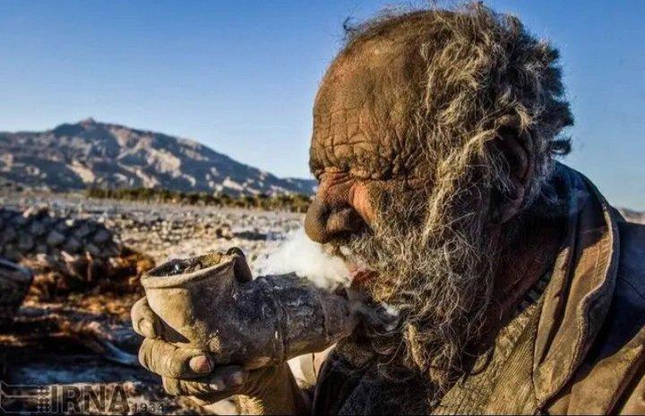 Muere el hombre más sucio del mundo; estuvo más de 60 años sin bañarse