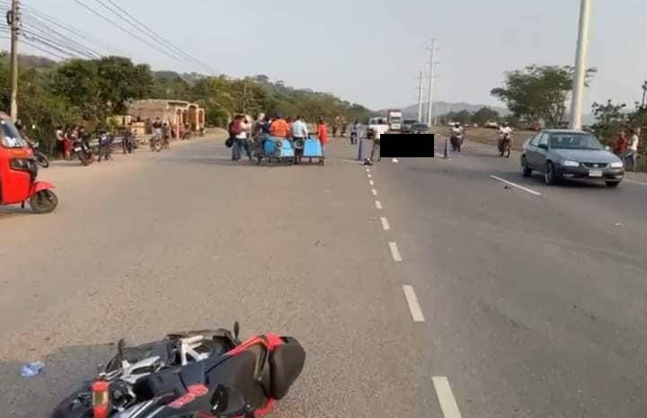 Alexander Flores pereció instantáneamente tras el fuerte impacto del camión. 