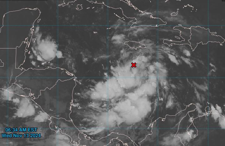 Vigilan fenómeno con potencial de convertirse en ciclón tropical cerca de Honduras