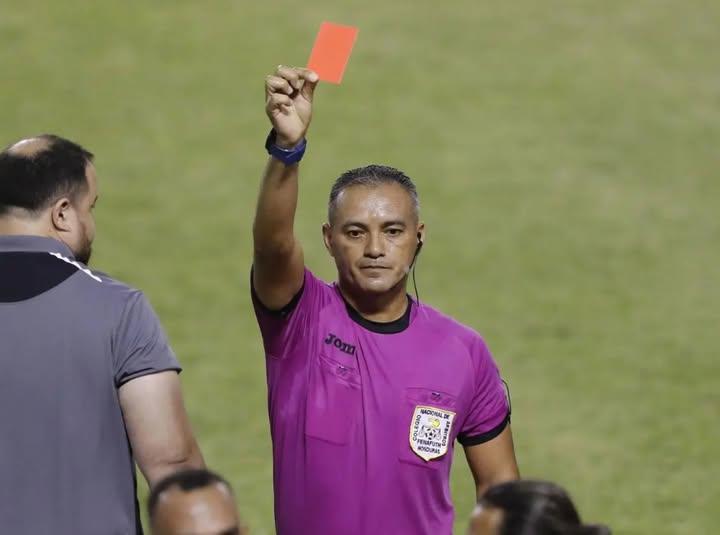 Exjugadores y figuras del fútbol, electos como diputados: sorpresa con Osman Chávez