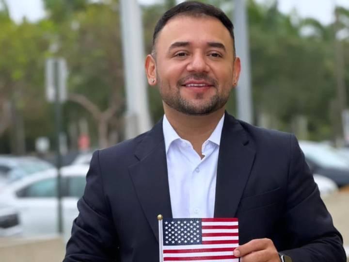 Cantante hondureño adquiere la nacionalidad de Estados Unidos