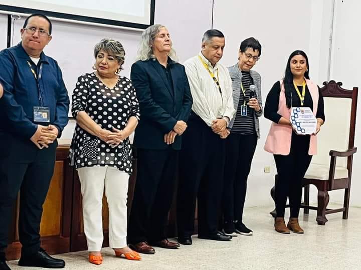 La periodista y escritora Mayra Navarro presenta sus libros en la UNAH-VS