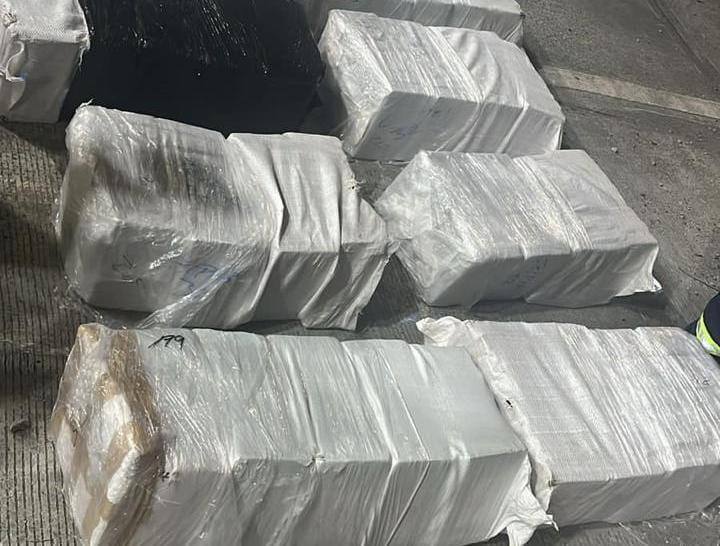 Panamá halla 949 paquetes de droga en un contenedor de Honduras