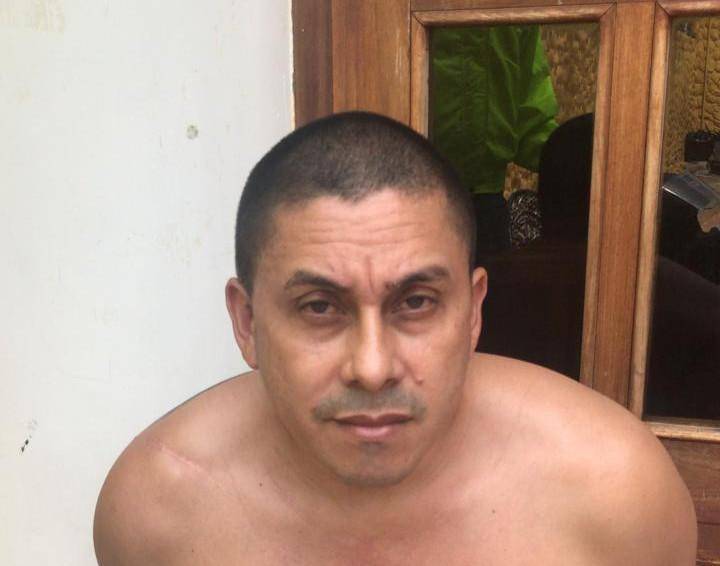 Inicialmente, la identidad de la víctima no fue establecida, pero tras investigaciones posteriores se determinó que se trataba de Dimax, de 48 años, quien había cambiado su nombre de Dimas de Jesús a Juan Camilo en 2011. Goez Ruiz era conocido por ser uno de los antiguos hombres de confianza de Dairo Antonio Úsuga, alias Otoniel, el máximo jefe del Clan del Golfo, actualmente encarcelado en Estados Unidos.