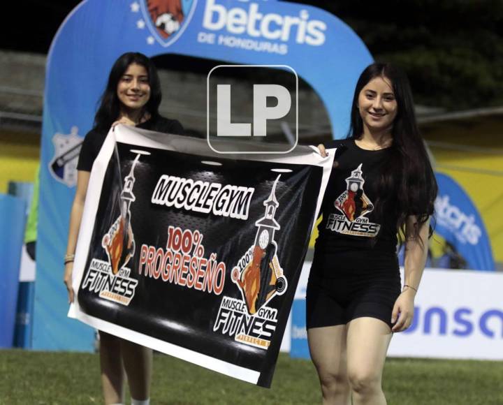 Estas lindas chicas adornaron el partido entre Honduras Progreso y Vida.