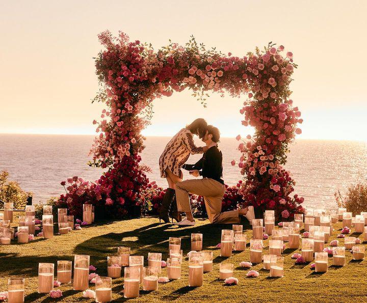 Imagen de la pedida de matrimonio a Hailee Steinfeld y Josh Allen.