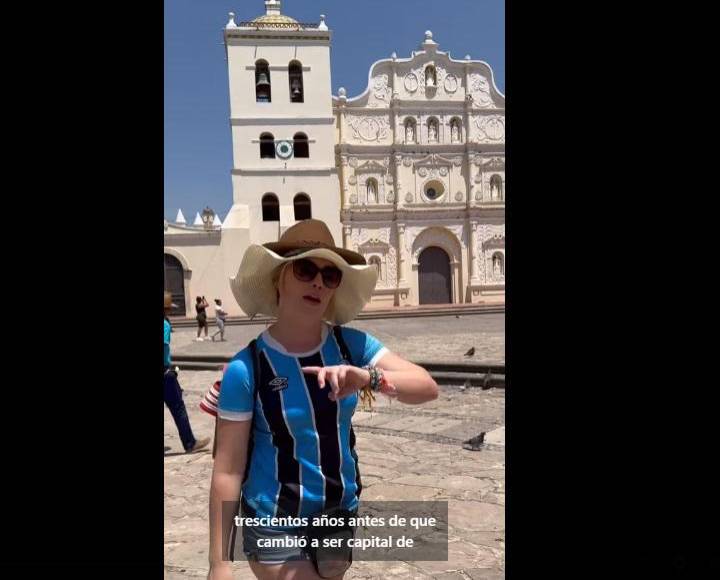 Kylie se tomó el tiempo para visitar la Catedral de Comayagua, y se tomó el tiempo para contar la historia sobre el reloj, el más antiguo de América.