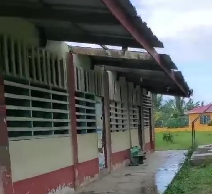 Fuertes vientos arrancan techo de centro educativo en Iriona