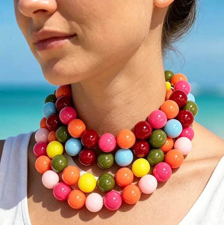 Collares chicles: cómo usar la popular tendencia en accesorios