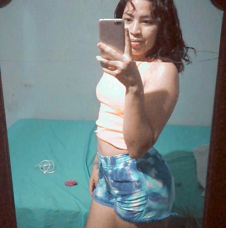 Eymi estaba tranquila en casa y un sujeto llegó a apuñalarla en Yoro