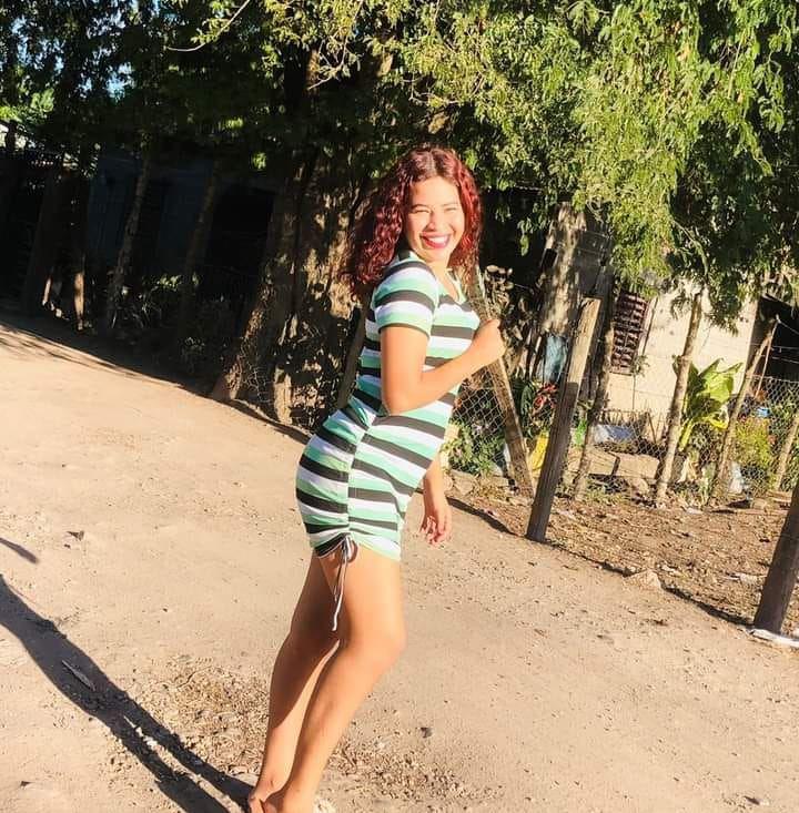 Eymi estaba tranquila en casa y un sujeto llegó a apuñalarla en Yoro