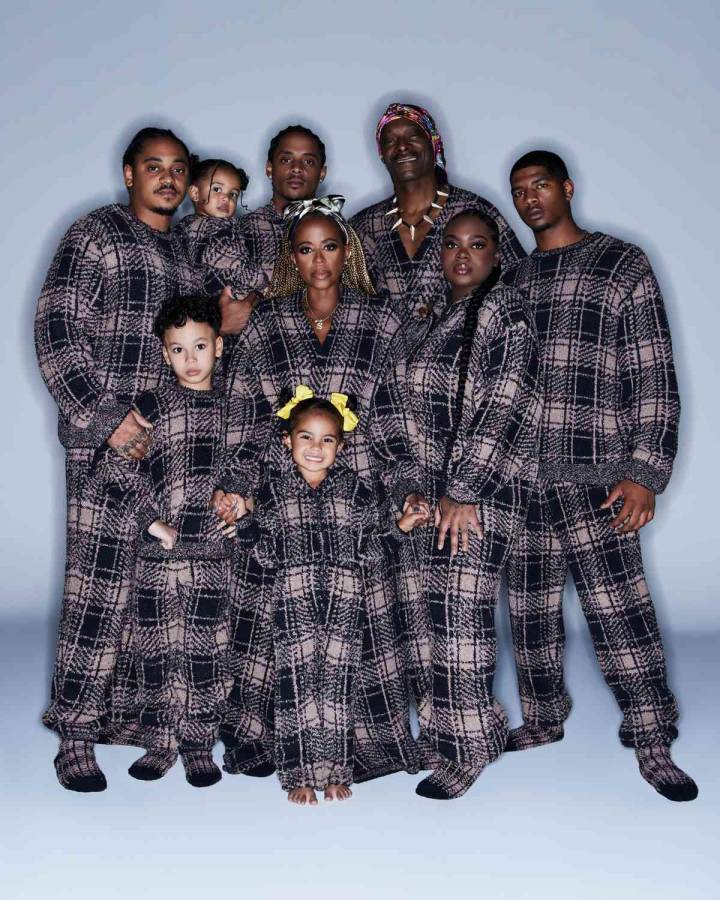 A finales del año pasado, el rapero posó con su esposa, hijos y nietos para la marca Skims de Kim Kardashian.