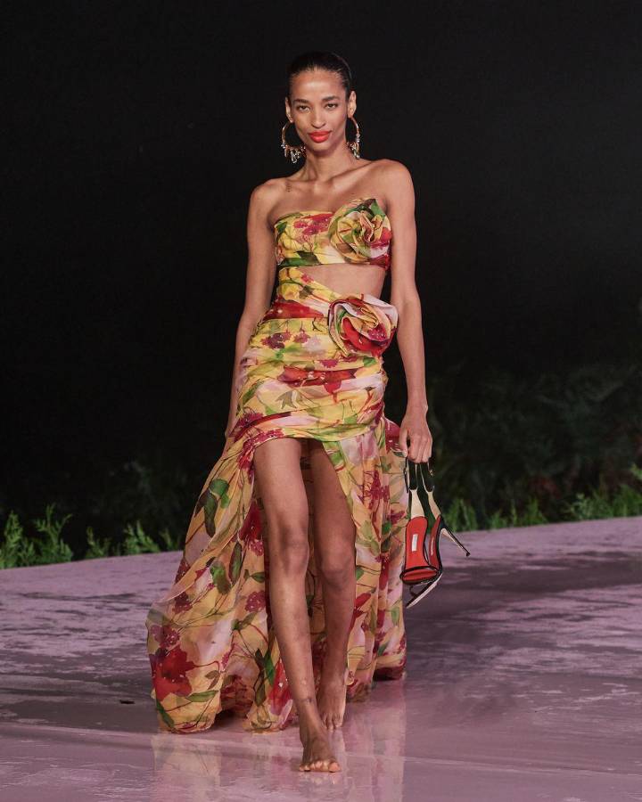 Traje de la colección Resort 2024 de Carolina presentada en Repúblcia Dominicana.