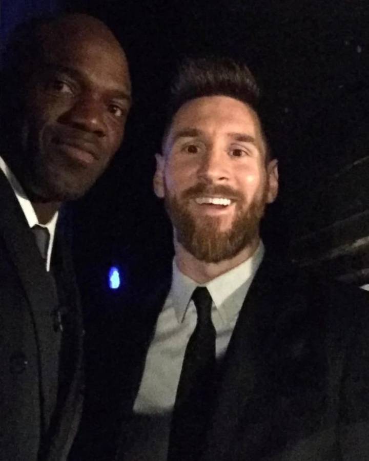 La selfie que se tomó David Suazo con Leo Messi.